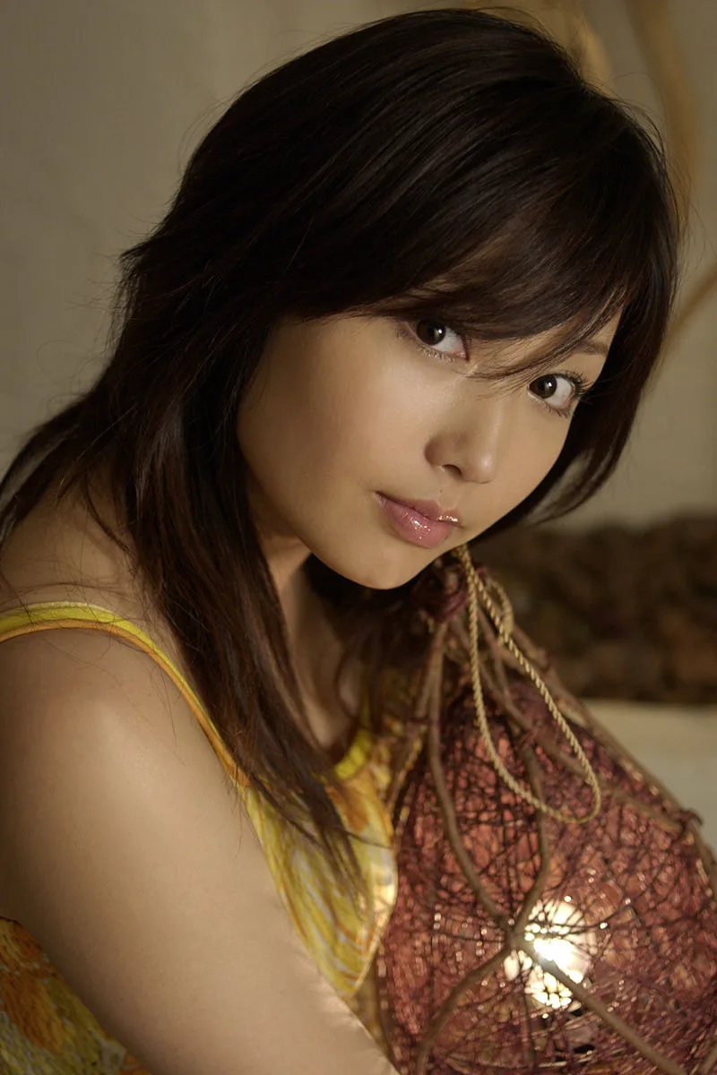 [Mặt trước] Sách ảnh "Chỉ Một Căn Phòng" của Yoko Mitsuya - 18